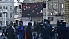 Građani okupljeni ispred zgrade HNK prijenos su gledali na video zidu.