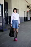 Street style ideja s gumenim sandalama