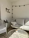 Na balkonu se odmara, a ponekad i odradi jogu