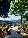 Panoramski pogled na selo Sirince iz restorana hotela Nisanyan