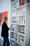 Po završetku studija se zaposlila u galeriji suvremene umjetnosti