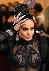 Met Gala nam je najavila ekstra duge i upečatljive nokte