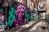 Graffiti Alley je urbana ulica prekrivena živopisnim muralima i uličnom umjetnošću koja se proteže kroz nekoliko blokova u centru grada