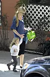 Gwyneth Paltrow s kćeri na putu do male škole.