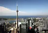 S vidikovca CN Towera pruža se spektakularan pogled na cijeli Toronto i jezero Ontario, a u vrlo vedrim danima preko jezera u daljini se može vidjeti i savezna država New York