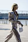 New Yorkom je prošetala Saint Laurent naušnice