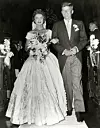 Senator John F. Kennedy i Jacqueline Lee Bouvier vjenčali su se 12. rujna 1953. u Newportu na Rhode Islandu.