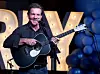 Dennis Quaid 2021. na dobrotvornom koncertu u Tennesseeju