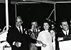 Jaqueline Kennedy Onassis s kćeri Caroline Kennedy i drugim suprugom, grčkim tajkunom Aristotleom Onassisom snimljena nakon vjenčanja u Grčkoj 21. listopada 1968.