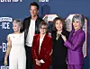 Tom Brady i glumice Rita Moreno, Tom Brady, Sally Field, Lily Tomlin i Jane Fonda na premijeri filma '80 za Bradyja