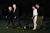 Joe i Jill Biden s unukom Naomi Biden i njezinim zaručnikom Peterom Nealom u Bijeloj kući u lipnju ove godine