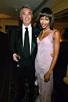 Flavio i Naomi na zabavi Formule 1 snimljeni 2000. godine u Londonu