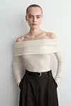 COS bluza s otvorenim ramenima (59 eura)