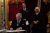 Kralj Charles III potpisuje prisegu da će poduprijeti sigurnost Crkve u Škotskoj