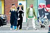 Liev Schreiber u šetnji sa suprugom, sinom, kćerkicom i psom