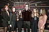 Joel Weinshanker, producent filma 'Elvis', na nedavnoj premijeri s njegovim unukama Riley Keough, Harper Vivienne Ann Lockwood, Finley Aaron Love Lockwood, udovicom Priscillom i kćeri Lisom Marie