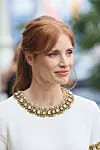 Jessica Chastain voli 'curtain bangs'.