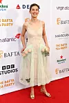 Rosamund Pike u kreaciji irske dizajnerice Simone Rocha
