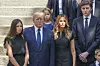 Donald Trump sa suprugom Melanijom, njihovim sinom Barronom i članovima obitelji 2022 u New Yorku, na ispraćaju njegove bivše, Ivane Trump