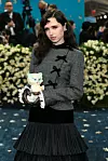 Clairo na Met Gali 2025.