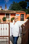 Osim što je stvorila gastronomsko carstvo: franšiza Eataly, proizvodnja tjestenina i šalši u Italiji, na desetke objavljenih kuharica, sudjelovanje u kulinarskim emisijama, sa sinom i kćeri vlasnica je i 4 restorana u New Yorku i drugdje po SAD-u, nedavno je talijanski ‘Forbes‘ stavio na drugo mjesto, odmah iza Massima Botture, među deset najznačajnijih chefova talijanske kuhinje