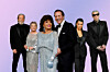 Joan Collins sa suprugom, Kourtney Kardashian sa surpugom, Jeff Bridges sa suprugom