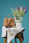 Torba Furla 411,15 €/ Dioptrijski okviri Gigi studios, Optika Mibo 158 €/ Narukvica od čelika Dellure 184,70 €/ Keramička tegla Larisa 19,99 € i cvijet Erica 4,29 € Vrtni centar Flora/ Ogrlica Zaks 368 €/ Narukvica, srebro, prahir 448 €/ Sunčane naočale Prada, Optika Kraljević 350 €/ tepih 60x90 cm, Naš dom 7,10 €/ Naušnice Zaks 183,18 €