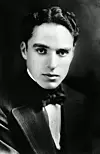 Charles Spencer 'Charlie' Chaplin fotografiran 1917.