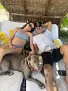Justin Theroux i trudna Nicole Brydon Bloom s njegovim ljubimcem