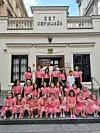 S razigranom ekipom ispred uspinjače...