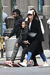 Sandra Bullock snimljena je s djecom u New Yorku