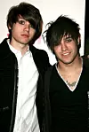 Ryan Ross (Panic! At The Disco) i Pete Wentz (Fall Out Boy) 2006.