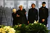 Tihana Harapin Zalepugin i Sašin sin Aleksandar Saša te članovi obitelji uz odar