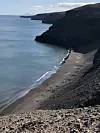 Playa De la Arena - s crnim pijeskom i 'pješčanim ležaljkama'