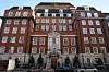London Clinic jedna je od najvećih i najuglednijih privatnih bolnica u Velikoj Britaniji, a pokrovitelji su joj članovi kraljevske obitelji
