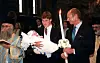 Prince William sa svojim krsnim kumčetom u naručju 1999.