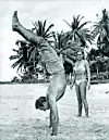 Zafrkancija na setu s Ursulom Andress u pauzi snimanja filma ‘Dr. No’, 1962.