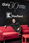 Glazbenik Aljoša Šerić u Kauflandovom je kutku čekao suprugu Antoniju dok se šminkala za party