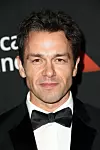Julian Ovenden tumači ulogu državnog službenika Charlesa Blakea koji staje na žulj lady Mary