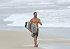 Chris Hemsworth 2023. na omiljenoj plaži Byron Bay