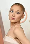 Ariana Grande sada također preferira prirodniji izgled