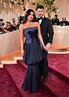 Priyanka Chopr odjenula je Dior haljinu, a Nick Jonas Berluti odijelo