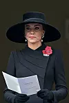 Princeza je nosila bedževe u obliku crvenog maka