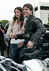 Tom Cruise i Katie Holmes 2005., na dejtu kad je po nju došao motorkotačem