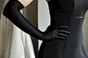 Uz nju će nostiti i crne elegantne rukavice