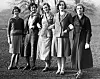 Sestre Mitford 1935. (nedostaje najmlađa, Deborah), s lijeva na desno: Jessica, Nancy, Diana, Unity, Pamela