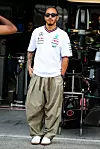 Lewis je osim po odličnoj vožnji poznat i po svom modnom izričaju. Ima i svoju modni brend, a najavio je kako će se još više posvetiti tome kad ode u trkaču mirovinu