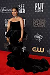 Angela Bassett u Christianu Sirianu