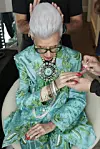 Iris Apfel u odijelu iz kolekcije