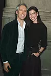 Adam Shulman i Anne Hathaway na rijetkom zajedničkom pojavljivanju u javnosti u New Yorku